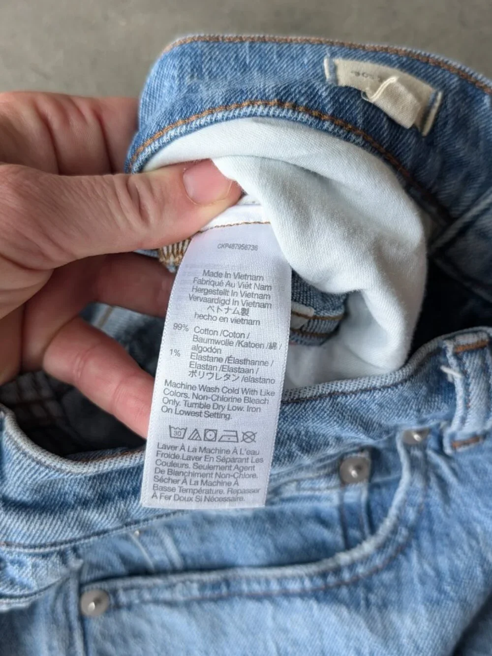 Madewell The Petite '90s Straight Jean in Rondell Wash: Crease Edition size 28P